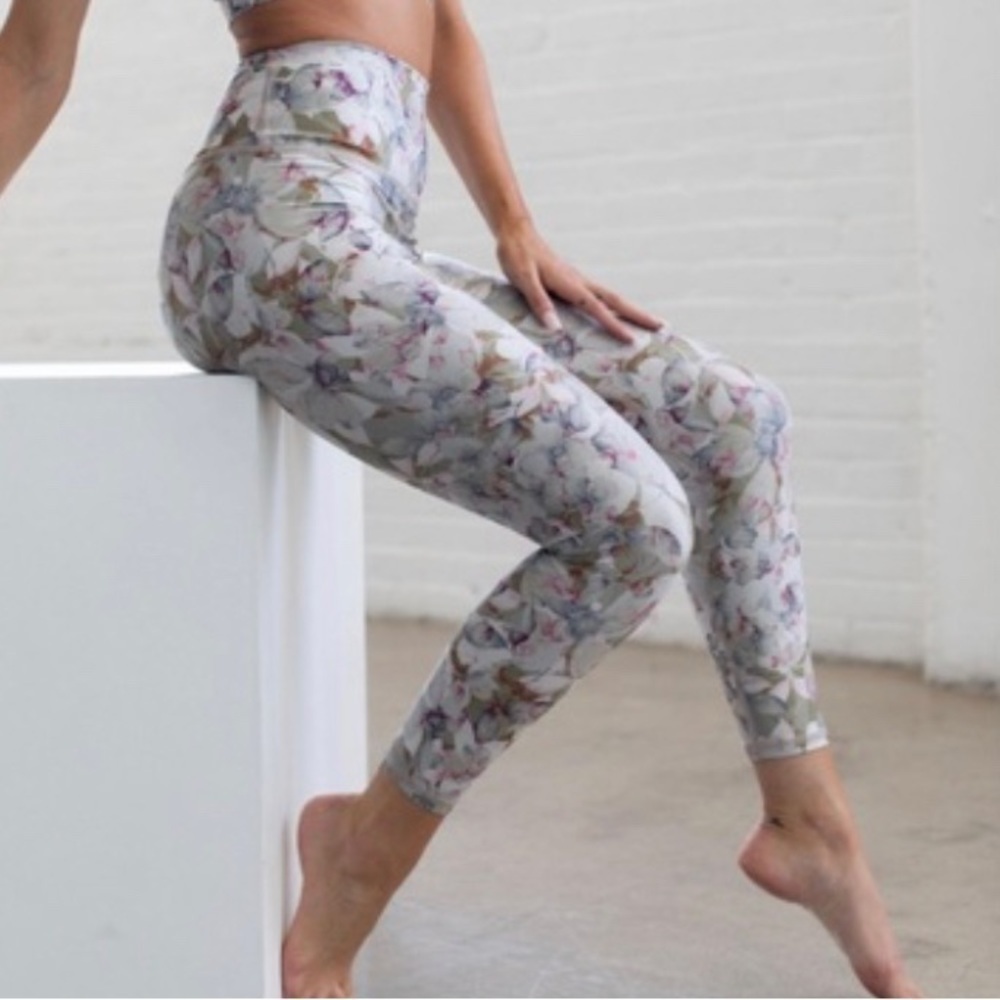 SAVVI Miya High Waisted Ankle Length Gym Leggings in Pink Green  White size M